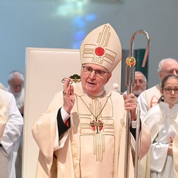 Altbischof Dr. Paul Iby feierte heute im Martinsdom sein 30-jähriges Weihejubiläum.