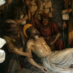 15. Station - Jesus wird an das Kreuz genagelt