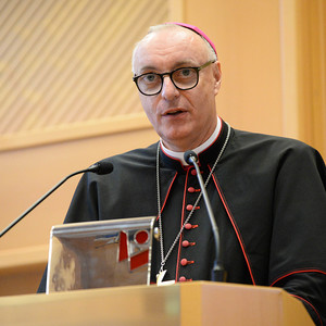 'Wir wollen weitere Schritte setzen, um immer mehr zu einem Füreinander der Konfessionen zu gelangen.' Diözesanbischof Ägidius J. Zsifkovics bei der Festakademie in der Wirtschaftskammer. 