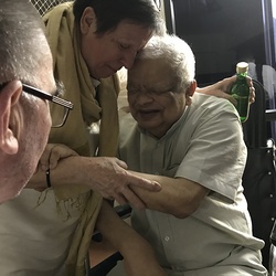 Vor allem die Begegnung mi Marianne Sorger rührt Father Abraham