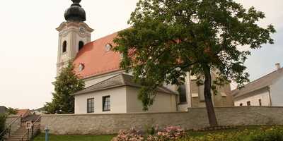 ORF III und Radio Burgenland übertragen den Gottesdienst aus der Stadtpfarrkirche zum hl. Georg in St. Georgen am Sonntag, 30. April 2023, um 10 Uhr.