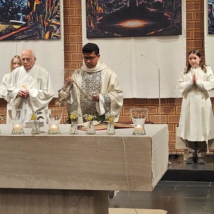 Zelebranten und Ministranten