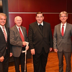 Ehrenring an Pfarrer Mag. Wilhelm A. Ringhofer