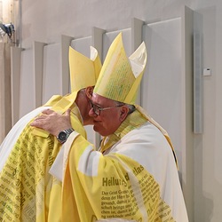 Dank an Kardinal Jean-Claude Hollerich durch Bischof Ägidius J. Zsifkovics