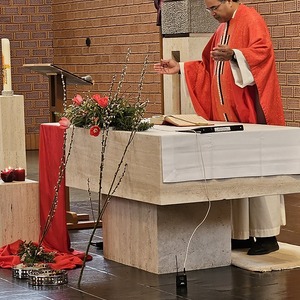 Paterkuruvila zelebrierte due Hl.  Messe