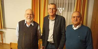 v. l. n. r.: Pfarrer Josef Giefing, Referent Harald Mandl, KMB-Dekanatsobmann Karl Graf
