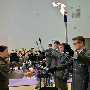 Entzünden des Martinsfeuers