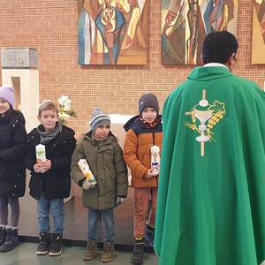 Begrüßung der Kinder zur Hl. Messe