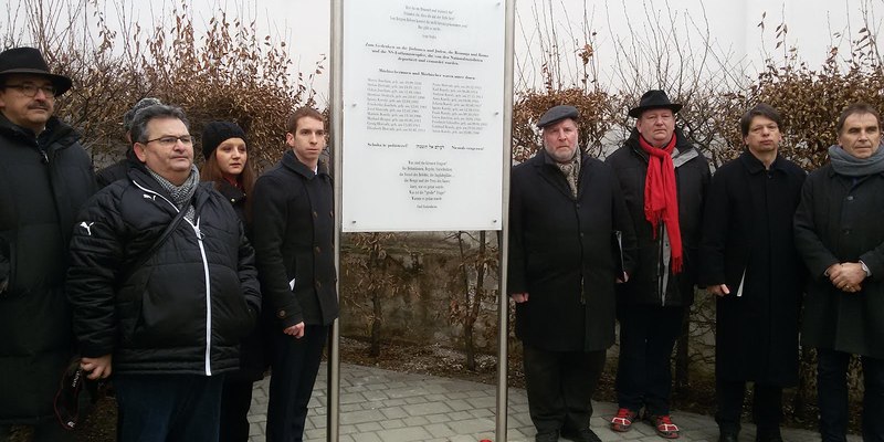 Die Roma-Pastoral mit Manuela Horvath (Dritte von links) an der Spitze setzt sich für das Gedenken an die im Holocaust ermordeten Roma und Sinti ein