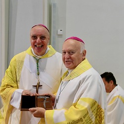 Diözesanbischof Ägidius J. Zsifkovics mit Erzbischof Ladislav Német
