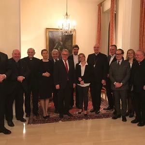 Die Delegation mit hochrangigen vatikanischen Mitarbeitern
