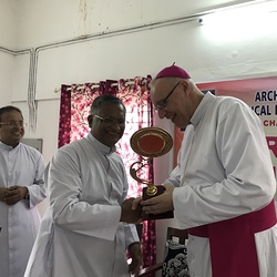 Hohe Auszeichnung des APLR für Bischof Zsifkovics