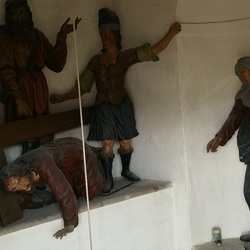 14. Station - Jesus fällt unter dem Kreuz