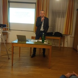 Referent Harald Mandl über die Vorkommnisse am K 2.