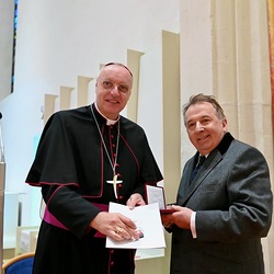 Diözesanbischof Ägidius J. Zsifkovics mit Primarius Lothar Fuith