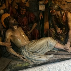 15. Station - Jesus wird an das Kreuz genagelt