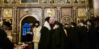 Bischof Ägidius Zsifkovics beim Besuch der griechisch-orthodoxen Gemeinde in Wien