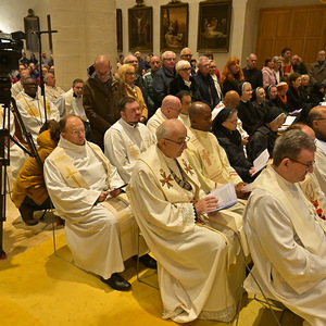 Zahlreiche Besucher:innen im Martinsdom.