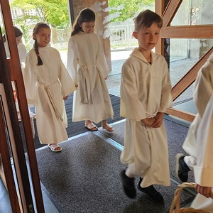 Einzug Erstkommunionkinder
