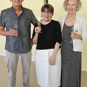 Gratulation v.l. Pfarrgemeinderat Hermann Dittrich, Pfarrkuratorin Gerti Ankerl und Gisi Marx (Günzl)