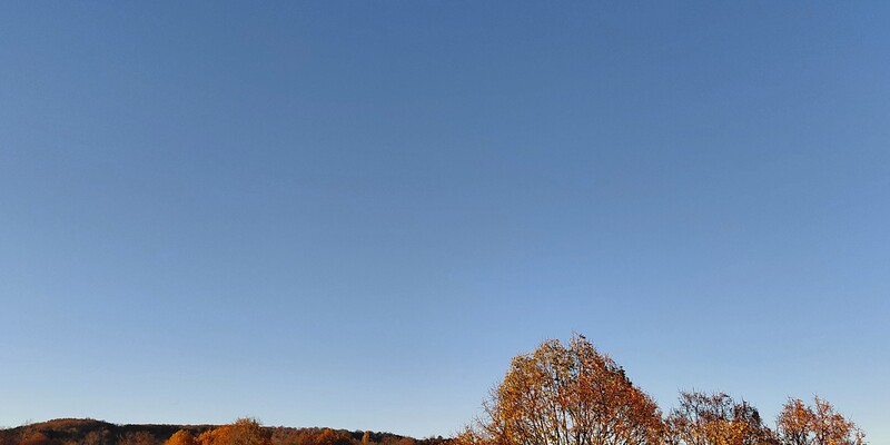 Goldenes Licht des Herbsthimmels über Eisenstadt