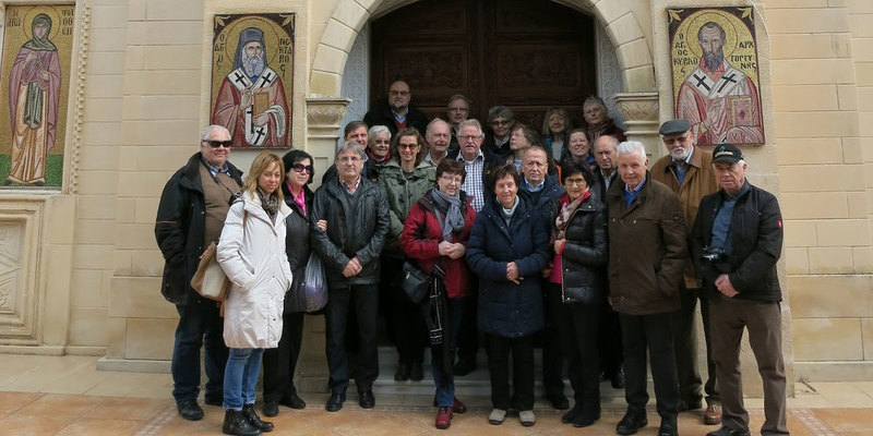 Die Reisegruppe in dem für seine soziale Tätigkeiten bekannten Kloster von Kaliviani 