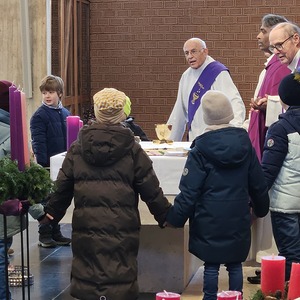 'Vater unser'  gemeinsam mit Pfarrkindern