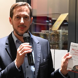 Florian Lair, Geschäftsführer des MartinsShops