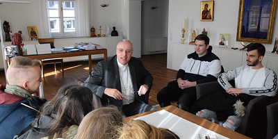 Bischof Zsifkovics öffnete im späteren Verlauf des Tages den Jugendlichen sein Büro und beantwortete ihre persönlichen Fragen.