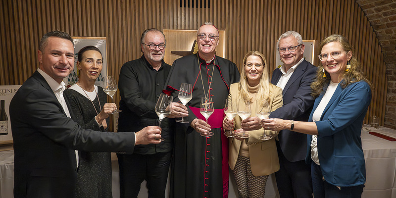 LAbg. Robert Hergovich, Cordula Alessandri, Rudolf Križan, Diözesanbischof Ägidius Zsifkovics, Landesrätin Daniela Winkler, Bürgermeister Thomas Steiner, LH-Stv. Anja Haider-Wallner