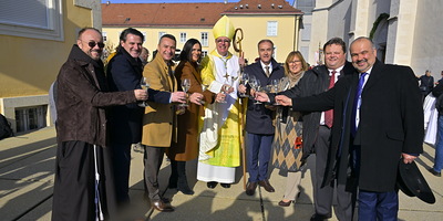 Gruppenfoto mit Bischof Ägidius J. Zsifkovics.