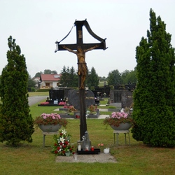 Kreuz auf dem Friedhof in Rauchwart