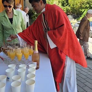 anstoßen mit Sekt