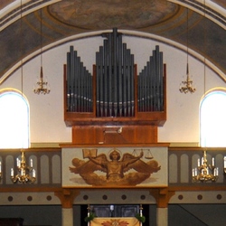 Die Empore - erhöhte Galerie über dem hinteren Kirchenschiff