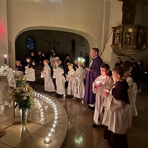 Roratemesse bei Kerzenlicht