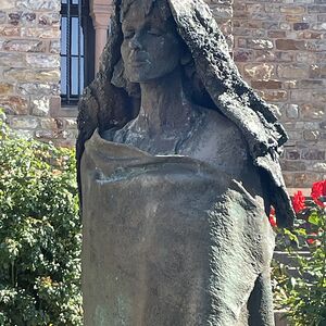 Statue Hildegard von Bingen