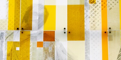 buntes Glasfenster der Hauskapelle im Bischofshof Eisenstadt, Kontur des hl. Josef