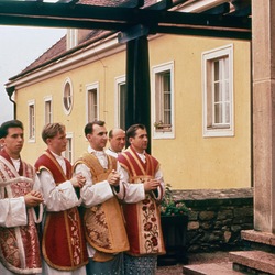 Paul Iby mit seinen Kollegen des Weihejahrgangs 1959