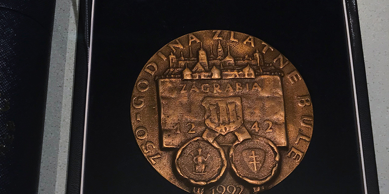 Bischof Zsifkovics erhielt die Goldene Medaille der Stadt Zagreb für seine Verdienste um Identität und Kultur der Burgenlandkroaten