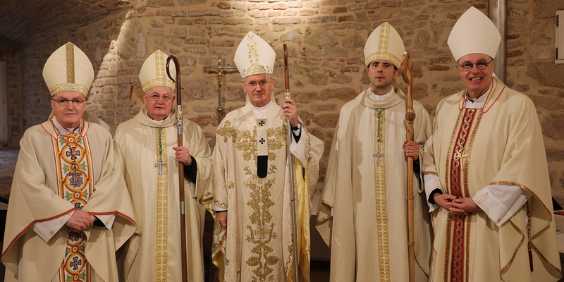v.l.n.r.: Emeritierter Erzbischof v. Zagreb Josip Kardinal Bozanić, Weihbischof Vlado Razum, Erzbischof v. Zagreb Dražen Kutleša, Weihbischof Marko Kovač, Diözesanbischof Ägidius J. Zsifkovics
