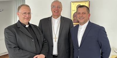 Bischof Zsifkovics weiht am 29. Juni Zoltan Csiki (rechts) und Andreas Gold zu Priestern der Diözese Eisenstadt 