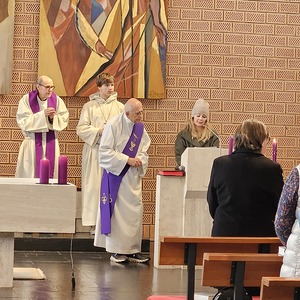 Lektorin  Fürbitten