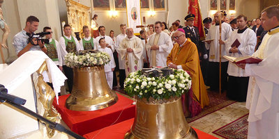 Bischof Ägidius Zsifkovics nahm im Rahmen eines großen Festes die Glockenweihe in Jarovce vor und vertiefte die guten nachbarschaftlichen Beziehungen