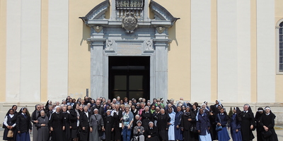           Gruppenfoto vor der Basilika Maria Taferl   