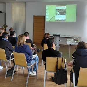 webmaster Markus Heuduschits erläutert den Pastoralplaner