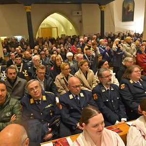 Zahlreiche Gläubige im Martinsdom.