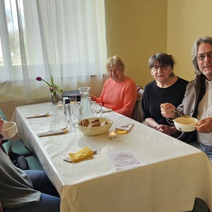 Bgm. Gerhard Hutter und Pfarrkuratorin Gerti Ankerl mit Gästen