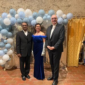  Pfarrer Aby, Kuratorin Magda Rigler-Sauerzapf und Bischof Ägidius