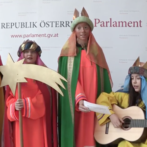 	  Jungendliche Sternsinger wünschen jedes Jahr auch den österreichischen Parlamentariern Glück und Segen – die Suche nach Wahrheit und Weisheit kann auch im Hohen Haus nicht ohne diese auskommen